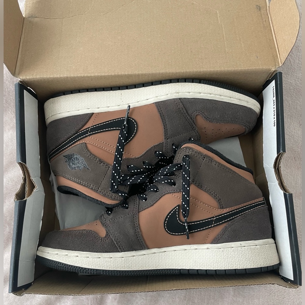 Air Jordan 1 Mid SE 'Dark Chocolate'